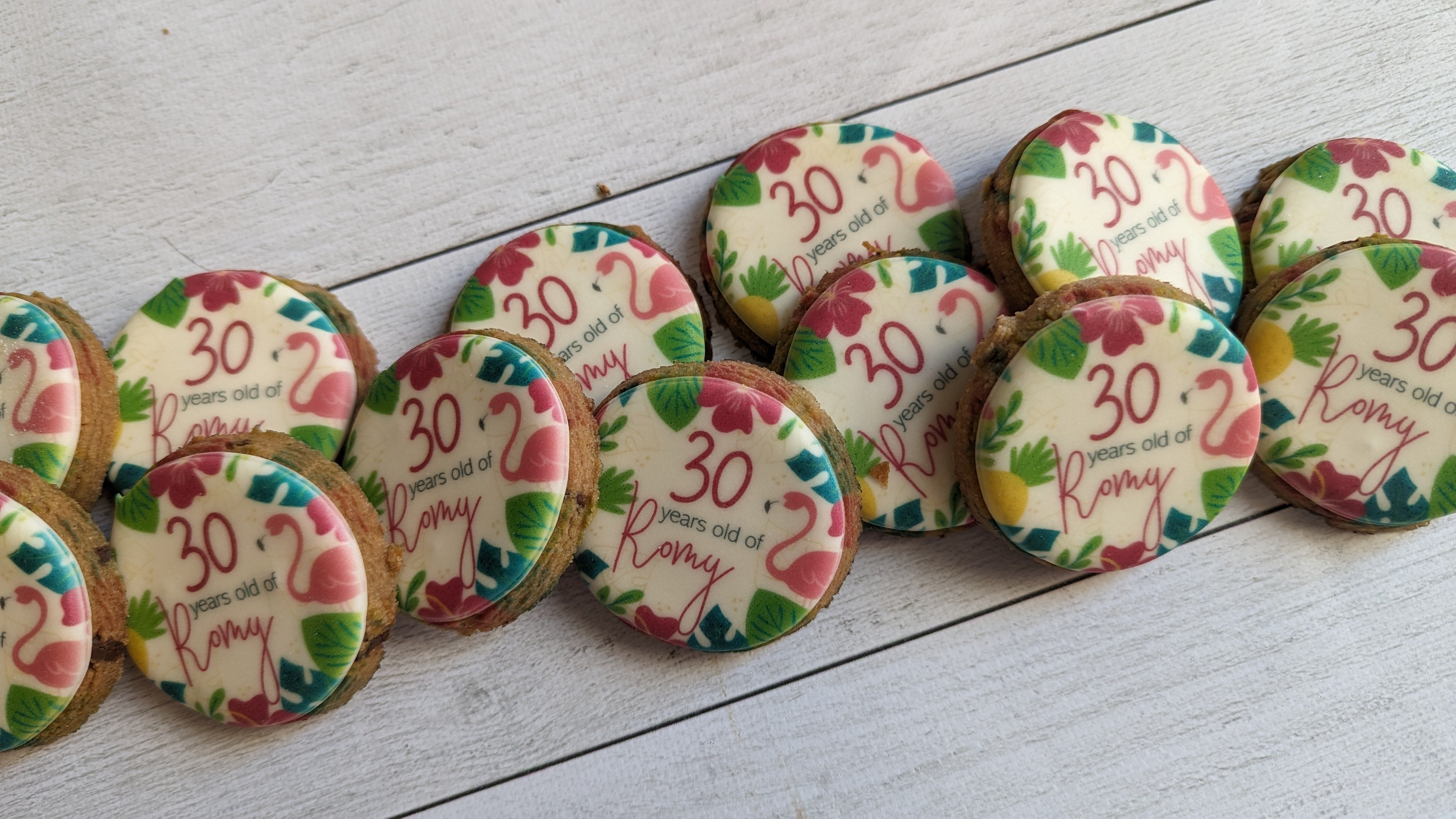 Biscuits personnalisés pour anniversaire, biscuits décorés, biscuits créatifs, biscuits pour fête d'anniversaire, Coffrets Cadeaux
