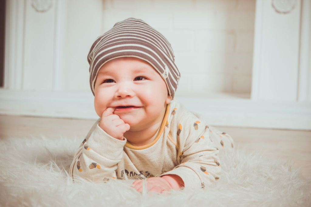 bébé souriant