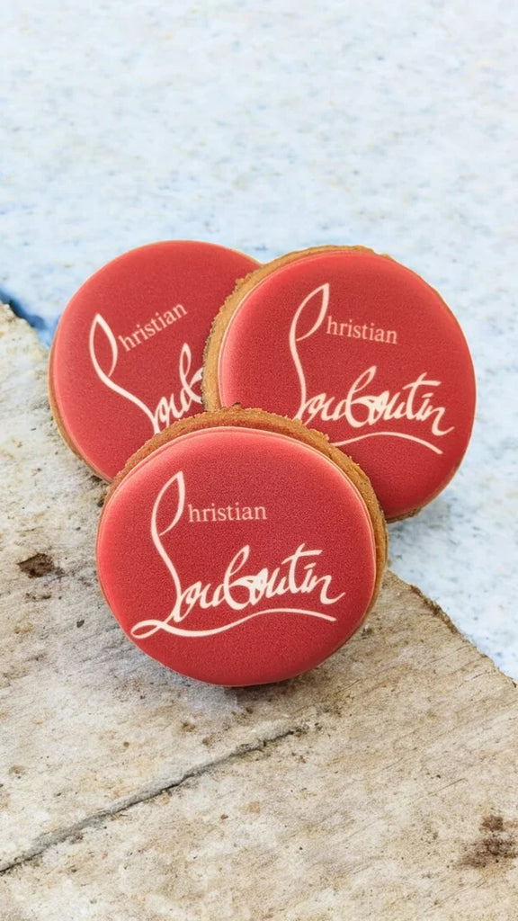 Biscuits personnalisés les aventuriers du biscuit Louboutin