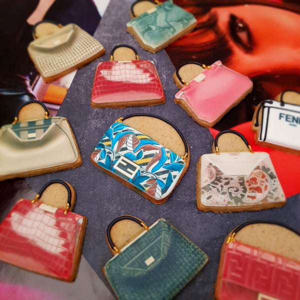 Biscuits décorés personnalisés entreprise. Biscuits en forme de sacs à main de luxe