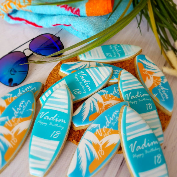 Biscuits sur-mesure Anniversaire 18 ans thème Surf