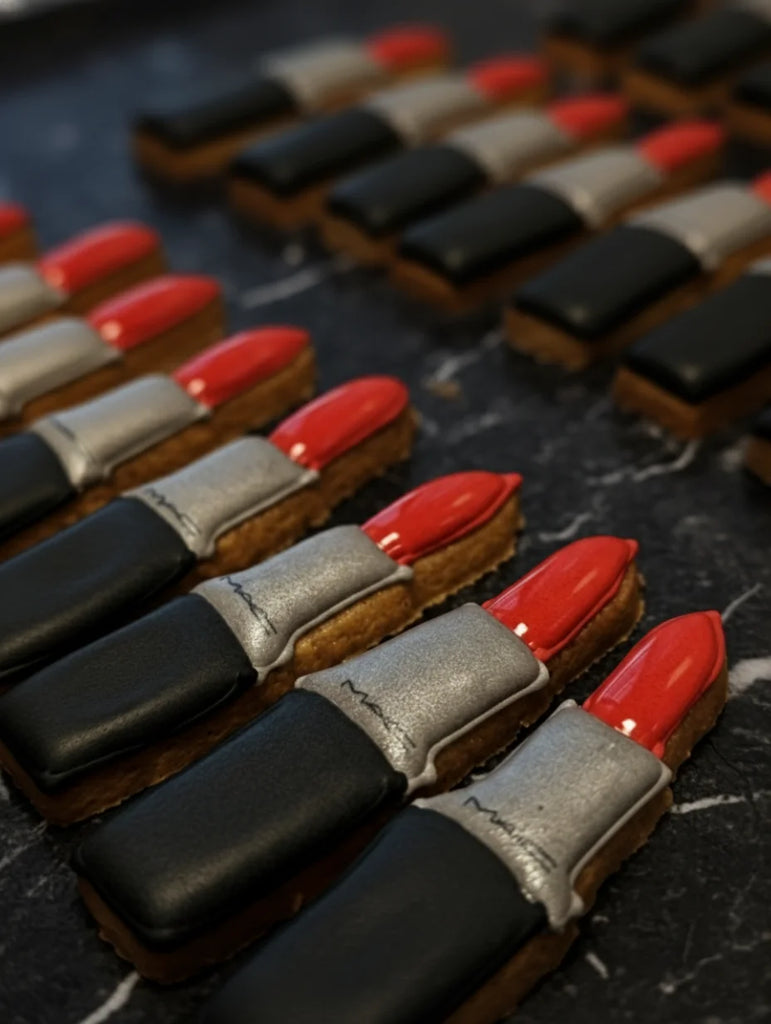 Biscuits personnalisés rouges à lèvres Mac Les aventuriers du biscuit