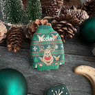 Biscuits personnalisés en forme de pulls moches de Noël avec prénoms, faits main en France. Cadeaux gourmands et festifs.