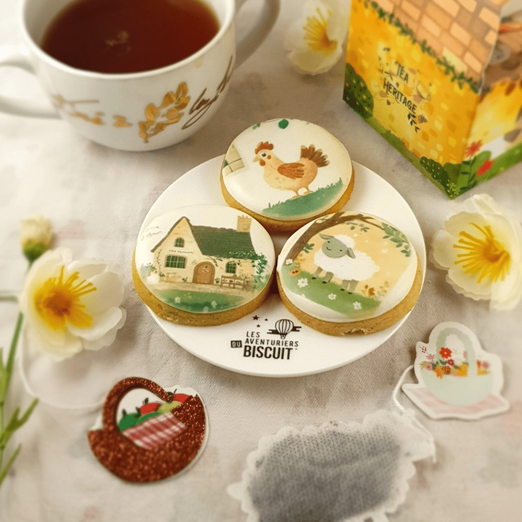 Coffret Pause Cottage avec biscuits décorés et sachets de thé maison