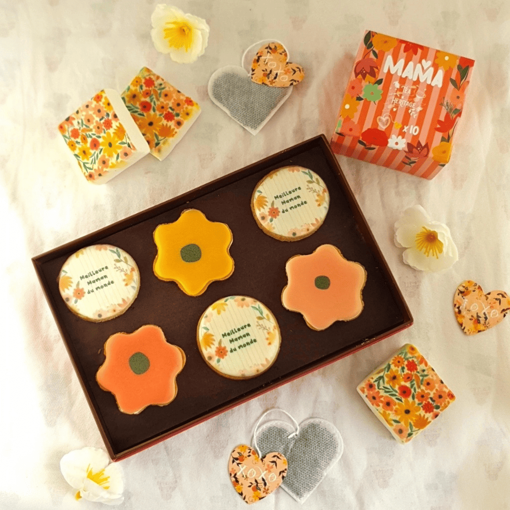 Coffret personnalisé Fête des Mères avec biscuits et guimauves et thé artisanaux