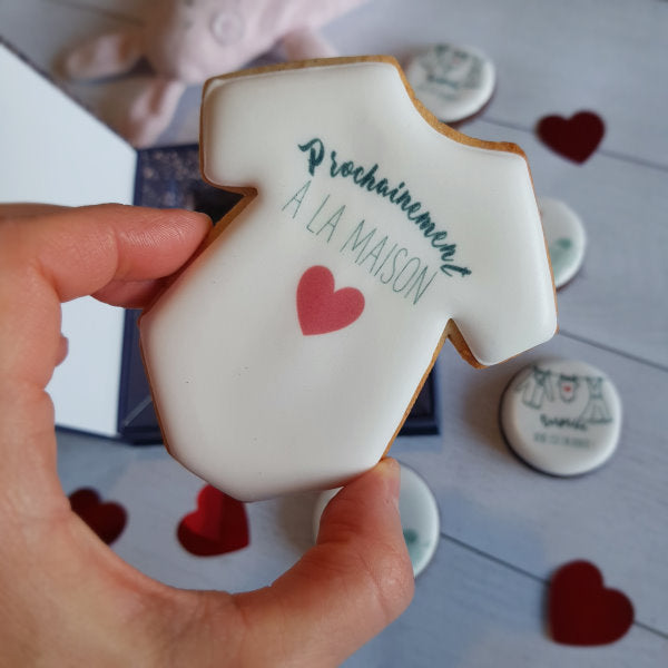 Annoncez votre grossesse avec des biscuits à message 'Bébé en route!